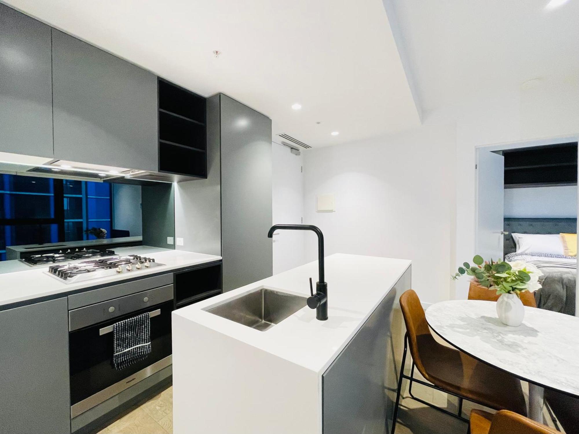 מלבורן Mega Style Apartments Victoria One מראה חיצוני תמונה